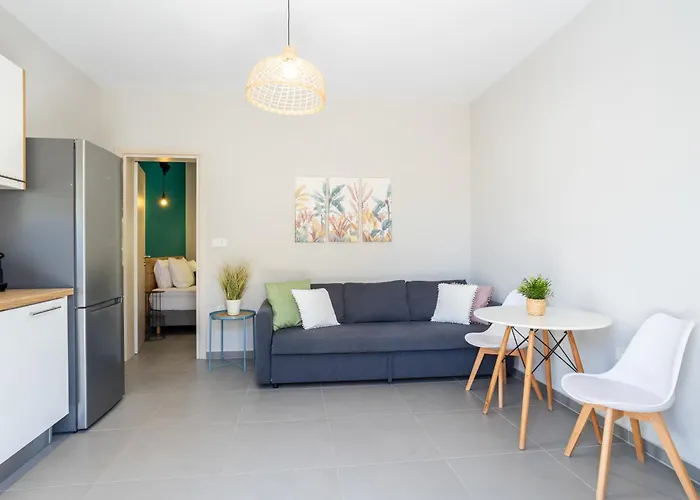 Fanouris Luxury アパート