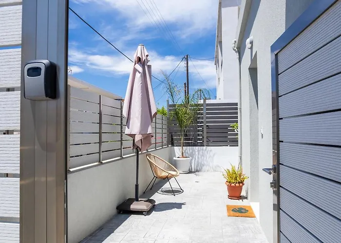 Fanouris Luxury アパート *