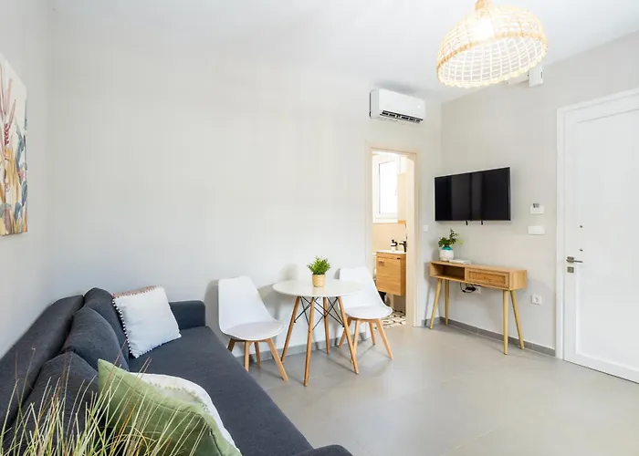 Fanouris Luxury ハニア